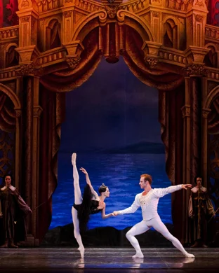 Swan Lake - Symphony of Lights Council Bluffs